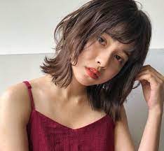 小顔ミディアムヘア くびれレイヤー で作る bestバランス lee ヘアカット ショートのヘアスタイル ピンクヘア