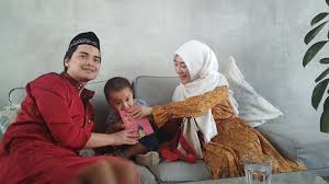 Alvin faiz jadi sorotan para perempuan di kampung halamannya. Menikah Muda Begini Cara Alvin Faiz Mengurus Anak Okezone Lifestyle