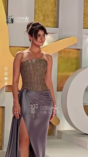 تارا عبود بإطلالة شبابية لافتة على ريد كاربت ختام مهرجان الجونة السينمائي! ✨🎥💫, #مهرجان_الجونة_السينمائي | ONE TAKE | Facebook