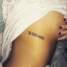 Romische Zahlen Tattoo 23 Elegante Desigideen Fur Manner Und Frauen Tattoo Mit Romischen Zahlen Romische Zahlen Tattoo Romische Zahlen