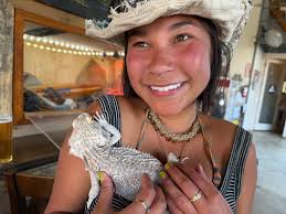 What furnished rooms are available for rent near University of Hawaii at  Manoa in January?