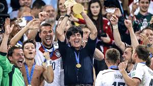Mit allen jahreszahlen der titelgewinne von 1954 beim wunder von bern bei der in der schweiz über die heim 1974 in münchen und 1990 in italien in rom. Funf Jahre Nach Dem Wm Sieg Das Machen Die Weltmeister Von 2014 Heute Sportbuzzer De