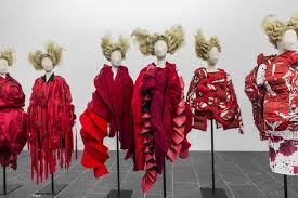 Fashioning The Avant Garde The Official Guide To New York City Japanese Fashion Designers Met Museum Rei
