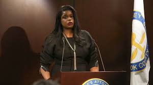 Kelly airs on lifetime at 9 p.m. Chicago Prosecutor Kim Foxx Urges R Kelly Victims To Come Forward Variety