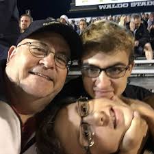 Who are some notable figures to invite to an Eagle Court of Honor ceremony?