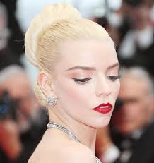 Anya Taylor-Joy impresiona en Cannes con dos looks arriesgados y muy  glamurosos