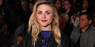 Listen to the music and let the music become your piece of art. Hat Frances Bean Cobain Einen Plattenvertrag Fur Ihr Erstes Album Udiscover Germany
