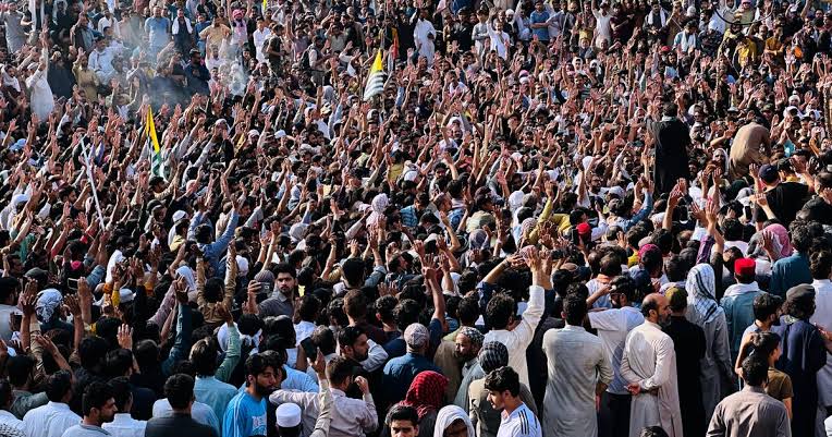 Violent protests end as peace agreement reached in Pakistan-administered  Kashmir | The Independent