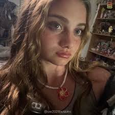 heyy, i'm kaylin and im committed to UW with the intended major of biology  for pre med! i am so excited to meet new people and i will be rushing in the