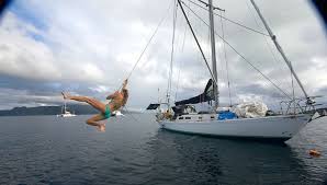 This 34 Year Old Female Captain Has Sailed Solo Around The World For 10 Years Powerfulprimates Com Sailing Sailing Adventures Surfing