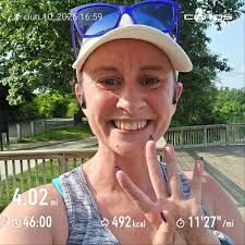 Then and Now. 2 weeks difference. 26degs to 3 degs. Take me back to the  sunshine 🏃‍♀️🌞🏃‍♀️ Proudly wearing my vest.