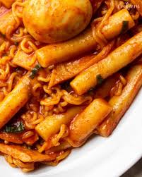 It's a gourmet instant noodles to satisfy your spicy cravings. Tteokbokki Korean Spicy Rice Cakes Cookerru