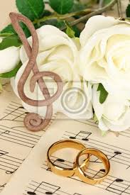 Clave De Sol Rosas E Aneis De Casamento No Fundo Musical Fotomural Fotomurais Voto Proposta Joias Myloview Com Br