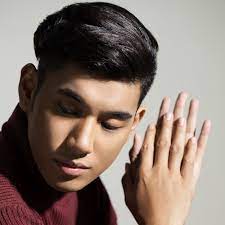 Gaya rambut beby tsabina ini cocok banget buat kamu yang punya rambut pendek. 7 Gaya Rambut Cowok Yang Bakal Tren Di 2018 Ala Seleb Indonesia