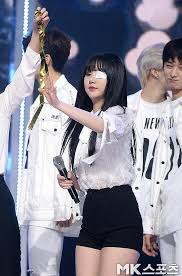 Gfriend S Eunha Performs Live With An Eye Patch Still Gorgeous Daily K Pop News