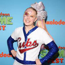Jojo siwa opened up about figuring out her sexuality and said she technically identifies as plus, jojo siwa talked to jimmy fallon about her girlfriend and ian somerhalder explained why there. Jojo Siwa Ariana Grande Bts Co Das Sind Die Erfolgreichsten