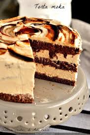 Una Fetta Di Torta Al Caffe Tre Strati Di Pan Di Spagna Al Cacao E Una Morbida Crema Al Caffe Ricette Dolci Dolci Torte
