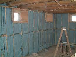 L'étanchéité n'est pas assurée sur la paroi en contact avec la terre, l'eau s'infiltre donc à travers le bâtit jusqu'aux fondations. Isolation Des Sous Sol Cave Une Isolation Par L Interieur Ou L Exterieur