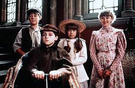 Gemeinsam mit ihrem cousin colin und ihrem freund dickon entdeckt sie eine verfilmung des gleichnamigen romans von frances hodgson burnett über ein mädchen, das auf dem anwesen ihres onkels einen verwunschenen garten entdeckt. Der Geheime Garten 1993 Film Cinema De