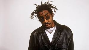 La bloc, cel mai bun sitcom romanesc, este construit in jurul a doua personaje a caror existenta este centrata in jurul spatiului in care locuiesc, nelu curca si costel jurca, taximetrist respectiv gestionar. Coolio Talks 25 Years Of Gangsta S Paradise Grammy Com