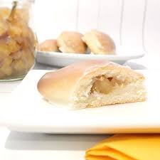 Heute Gibt S Ein Einfaches Dessert Aus Quarkteig Und Feinen Apfeln Perfekt Zum Zvieri An Kalten Wintertagen Aber Vora Apfel Rezepte Apfeltaschen Rezeptideen
