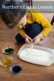 There is something so fun about working with chalk on a black piece of construction paper! Northern Lights Lesson Great For Preschool And Kindergarteners Science For Kids Preschool Preschool Science