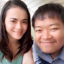 นายณัฐพงศ์ ถิ่นจันทร์ ผู้อำนวยการโรงเรียนบ้านน้ำแรม (รัฐราษฎร์อนุเคราะห์)  อำเภอเด่นชัย จังหวัดแพร่ สังกัดสำนักงานเขตพื้นที่การศึกษาประถมศึกษาแพร่ เขต  ๒ จัดกิจกรรมเนื่องในวันสมเด็จพระมหาธีรราชเจ้า ซึ่งจัดขึ้นในวันที่ ๒๕  พฤศจิกายนของทุกปี เพื่อเป็นการ ...