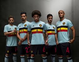 Compleet voetbaltenue bestaande uit shirt, broek en kousen.in 5 basiskleuren verkrijgbaar. Zo Ziet Het Nieuwe Uittenue Van De Rode Duivels Eruit Het Nieuwsblad Mobile