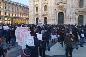 Erano più di 3.000 i lavoratori che da piazza esedra si sono mossi verso piazza dei santi apostoli. Milano Studenti In Piazza Contro La Dad Dovevano Essere Pronti A Settembre
