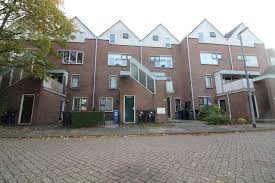 Op zoek naar een leuk ring? Zevenkampse Ring 584 Makelaardij Rijnmond