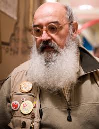 O Pai Natal certificado de Vagos com muitos brinquedos