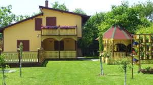 Zona este superba cu peisaje de vis si mult aer curat, cabana este ridicata in mijlocul padurii si in vecinatea unui parau. Vrei Sa Iti Cumperi O Casa De Vacanta Vezi Cat A Afectat Criza Preturile Mobile