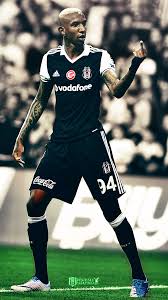 Yağmur çamur demeden, takımını hiç bir şekilde yalnız bırakmayan. Besiktas Futbolcu Telefon Duvar Kagitlari 2 On Behance