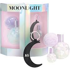 Ariana grande's fragrance, thank u next bursts opens with juicy notes of sparkling white pear and wild raspberry that soften with a heart of creamy coconut and delicate pink rose petals. 25 Gifts For The Ulta Beauty Obsessed Person On Your Shopping List Hellogiggles