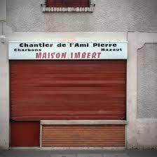 Boulevard De La Boissiere Montreuil Seine Saint Denis Avril 2019 Shop Fronts House Design Garage Doors