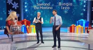 A stasera tutto è possibile arriva mara venier, ospite di stefano de martino. Domenica In Stefano De Martino E Biagio Izzo Ospiti Di Mara Venier Torresette