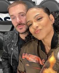 Christina Milian engadiu unha nova foto.