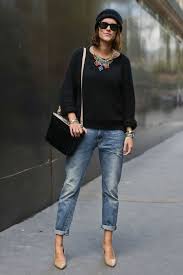 Je suis sincère et prête à aider dans les moments difficiles. Style Femme 50 Ans Jean Boyfriend Escarpin Nue Pull Ample Aux Poignets Poignottees Look Parfait Magazine Moms Inspiration Pour Parents Modern Mom Fashion Lifestyle Magazine