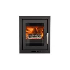 Spalovací komora je široká pro pohodlné přikládání a velké sklo umožňuje hezký. Heta Stoves Shop Home