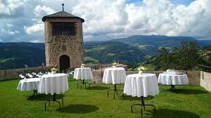 Hochzeit Im Schloss Panorama Heiraten In Sudtirol Dolomiten Aperitif Im Freien Matrimonio