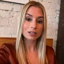 Carrie Straw's Instagram, Twitter & Facebook