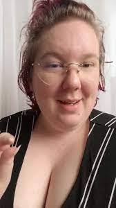 Vicki Dunham's Instagram, Twitter & Facebook