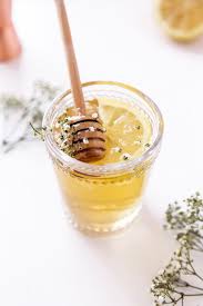 Simple recipes to follow at home for your next christmas party, or just to treat yourself! 30 Winter Whiskey Cocktail Recipes Best Whiskey Drinks For Cold Weather