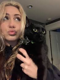 Piggy backing off my BFFs post of her beautiful baby girl Patrova❤️ maybe  she'll show y'all her light colored beautiful babies in the comments😍❤️  She did a all black beauty's post 🔥🐺