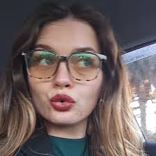 Léa Hebert (@thatfrenchgirl_) • Instagram photos and videos