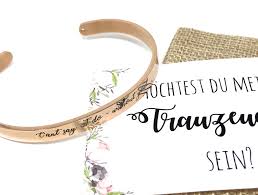 Offiziell endet der dienst der trauzeugen mit dem ende der hochzeitsfeier. Hochzeit Geschenk Trauzeugin Armreif Mit Gravur Karte Und Jutesackchen Willst Du Meine Trauzeugin Sein Weddingtree