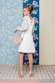 Wenn du ein brautkleid im 60er jahre stil suchst, bist du bei unserem coolen minikleid aus elastic wir lieben die 60ies ganz besonders und mit dem brautkleid im 60er jahre stil feiern und huldigen. Brautkleid Im 60er Jahre Stil Langarm Minikleid Mit Bubikragen Kuss Die Braut Brautmode