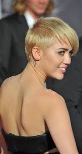 First up on our list of gorgeous short haircuts for women is this glam hair idea. 15 Simple Short Hairstyles For Women In 2021 Short Hair Models
