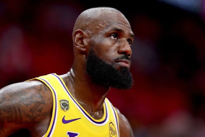 LeBron James says that after mulling retirement he's decided to play for  the Philadelphia 76ers | CNN