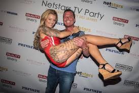 Prinz von anhalt wurde im zusammenhang mit der eröffnungsparty eines nachtclubs in frankfurt bekannt, nachdem pamela anderson gegen bezahlung und spende des honorars an peta dort aufgetreten war. Facebook